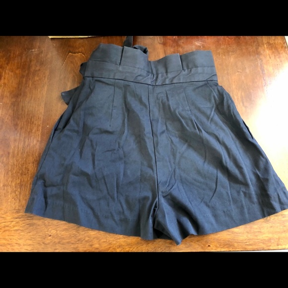 Zara XS paperbag shorts - Picture 2 of 3